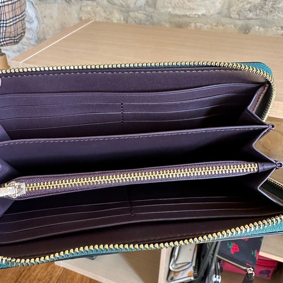 Coach - Picture 14 of 16